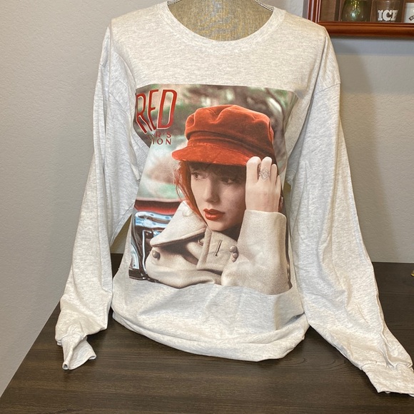 Taylor Swift Taylor’s Version Red Album Cover Heather Gray T-Shirt - Picture 1 of 8